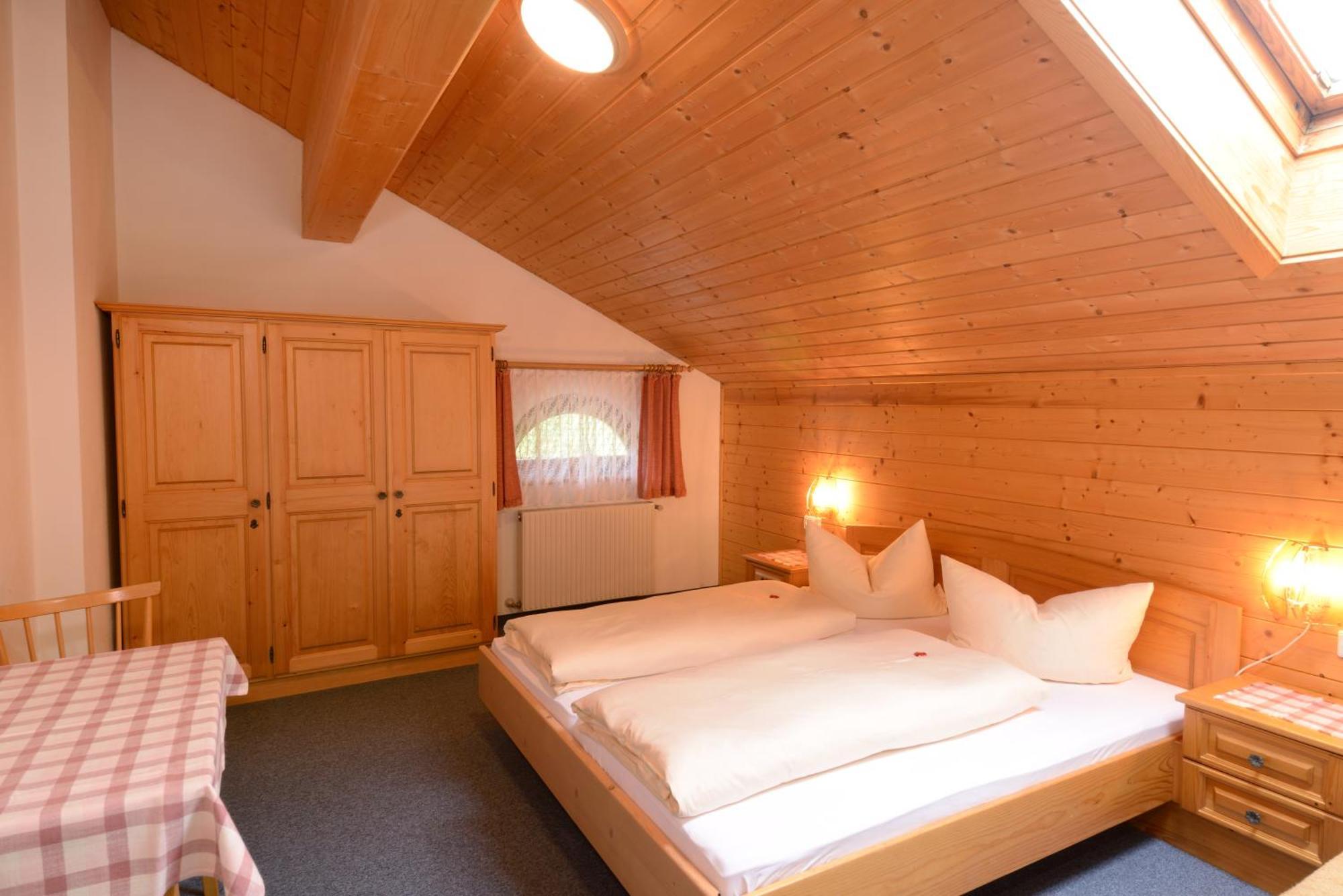 Gaestehaus Rettenbacher Fulpmes Pokoj fotografie
